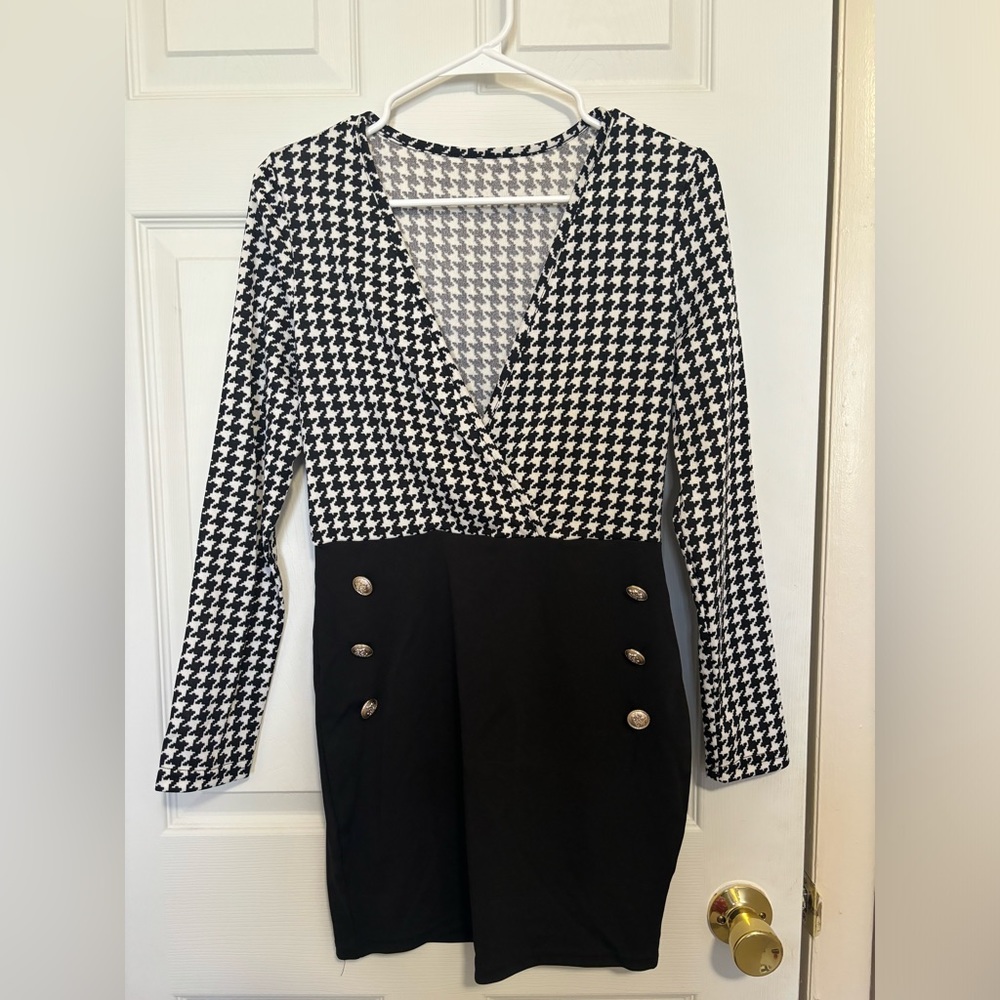 Houndstooth Print V-neck Button Decor Dress